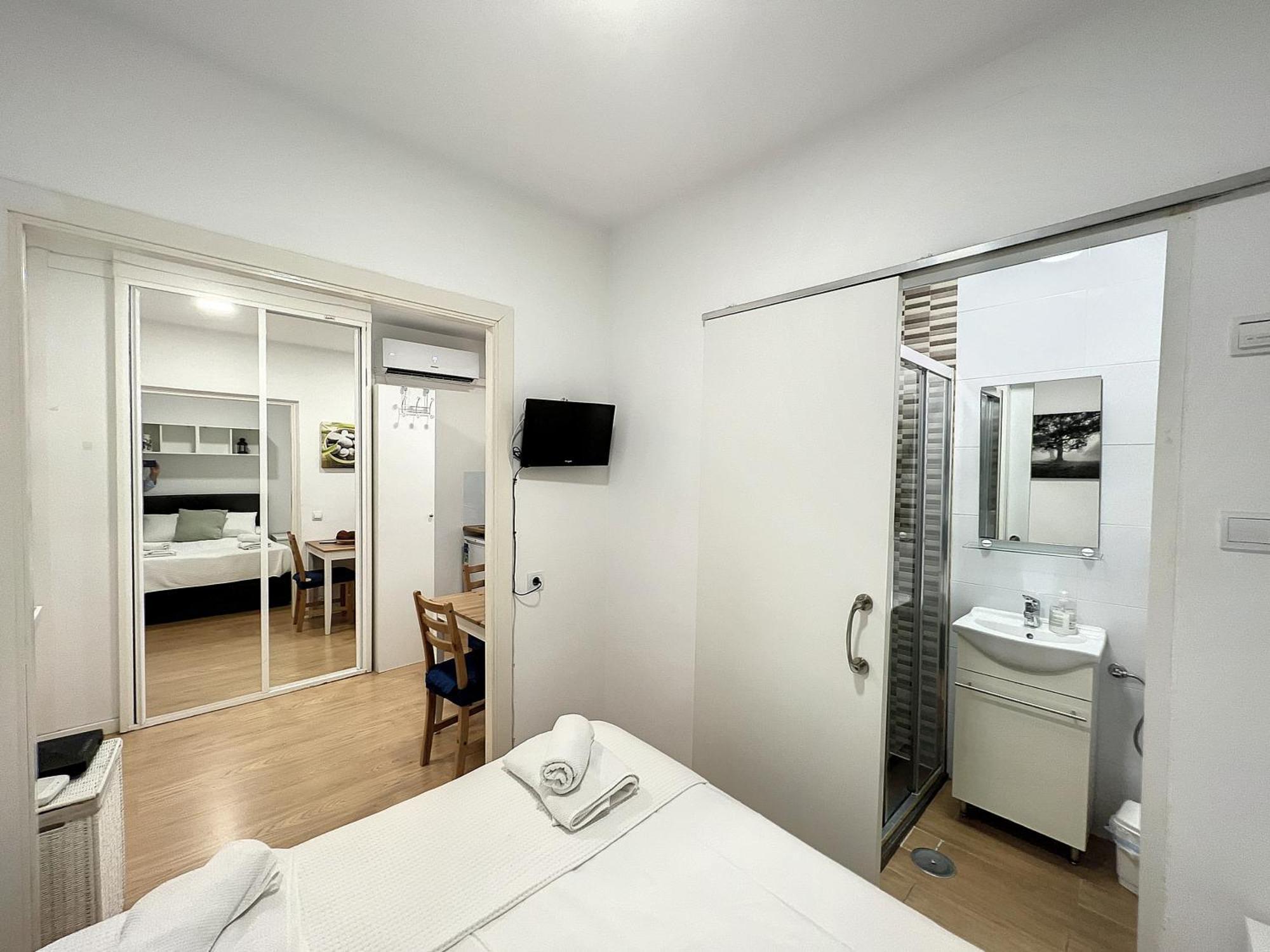 Urbantec Realty - Palacio Real - Opera Apartamento